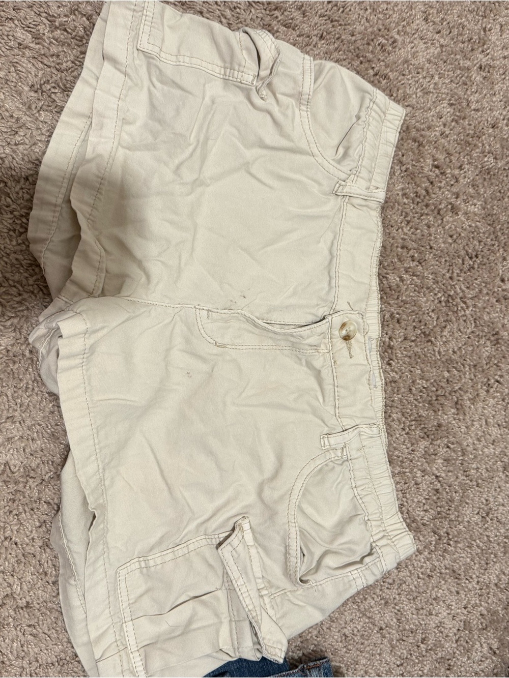 Women’s low waisted cargo shorts